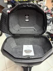 Voge Black/ Red Topcase 48 Lt  (2025)