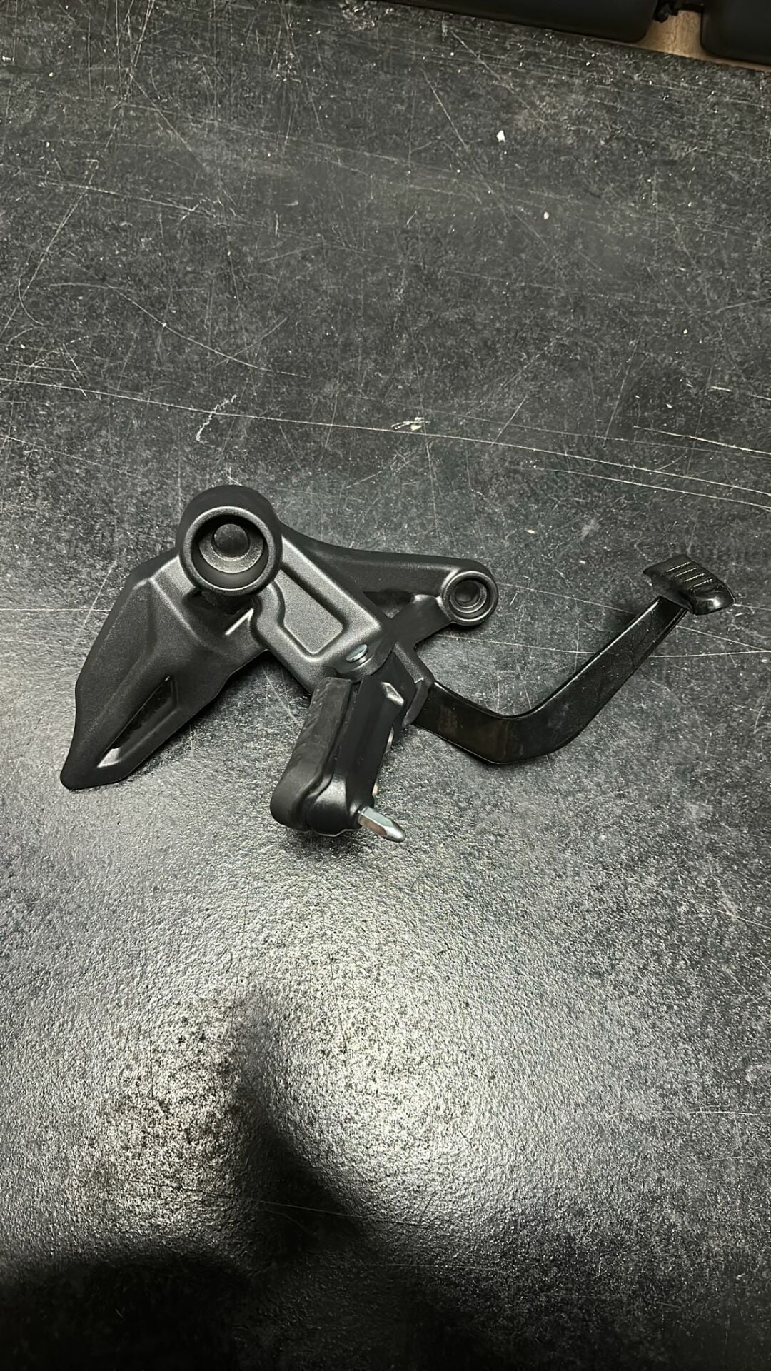 Voge R125 Sürücü Basamak Sağ Komple