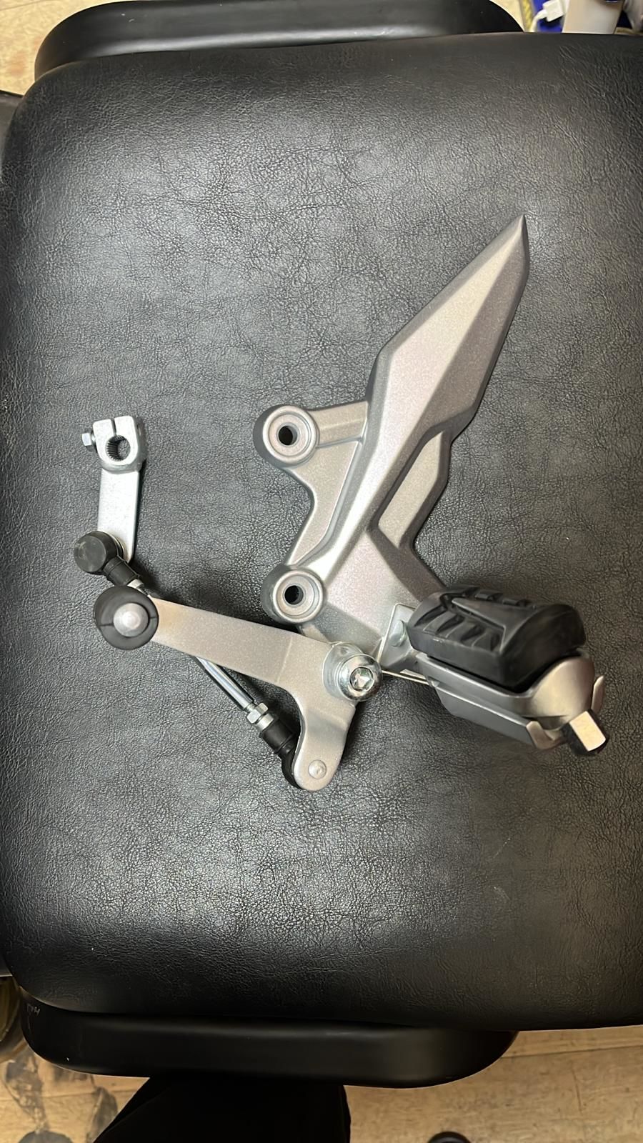 Voge 250 RR Sürücü Basamağı Sol Ve Vites Pedalı