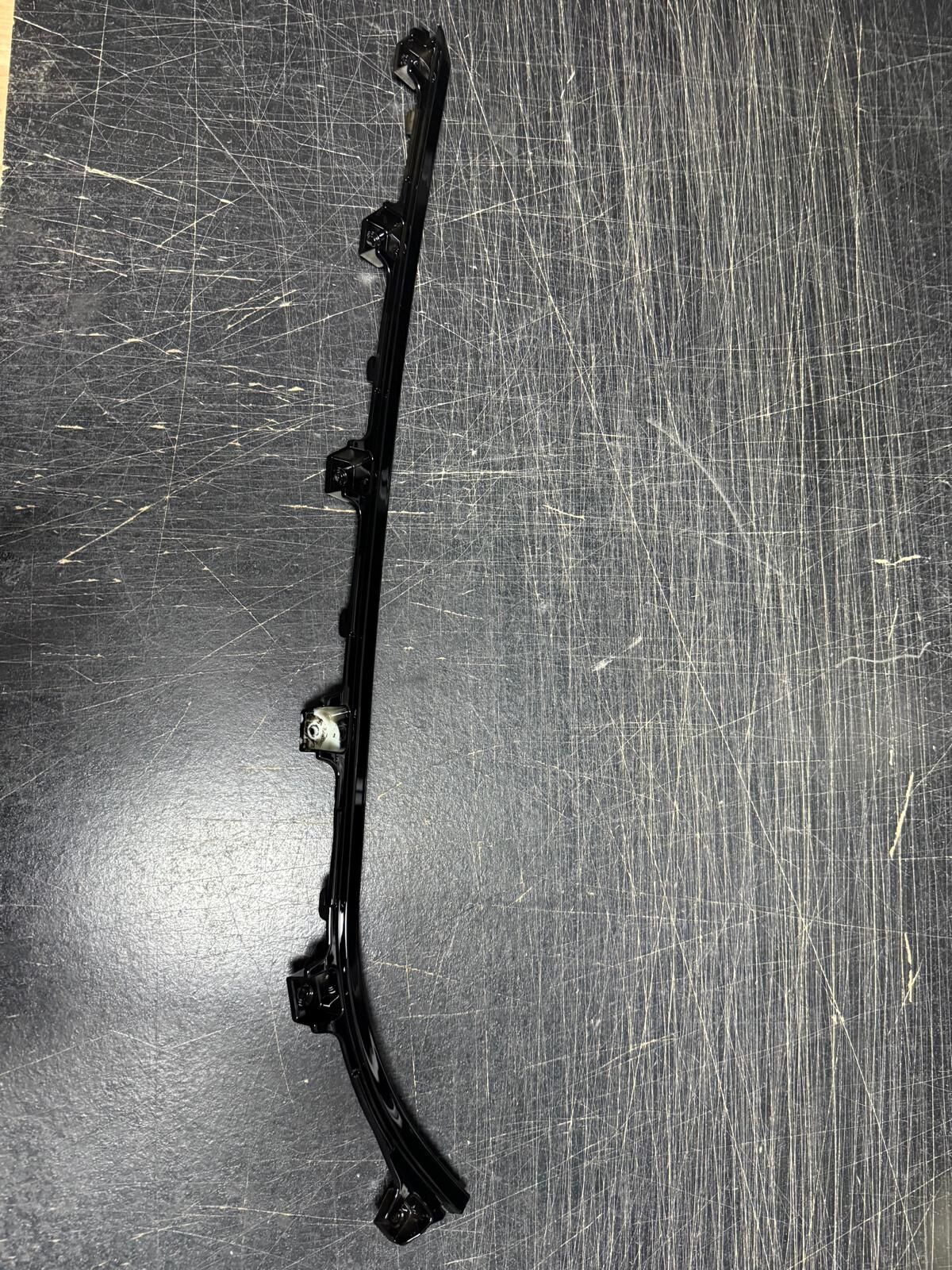 Yuki Gelato Marşpiyer Çitası Sağ Siyah