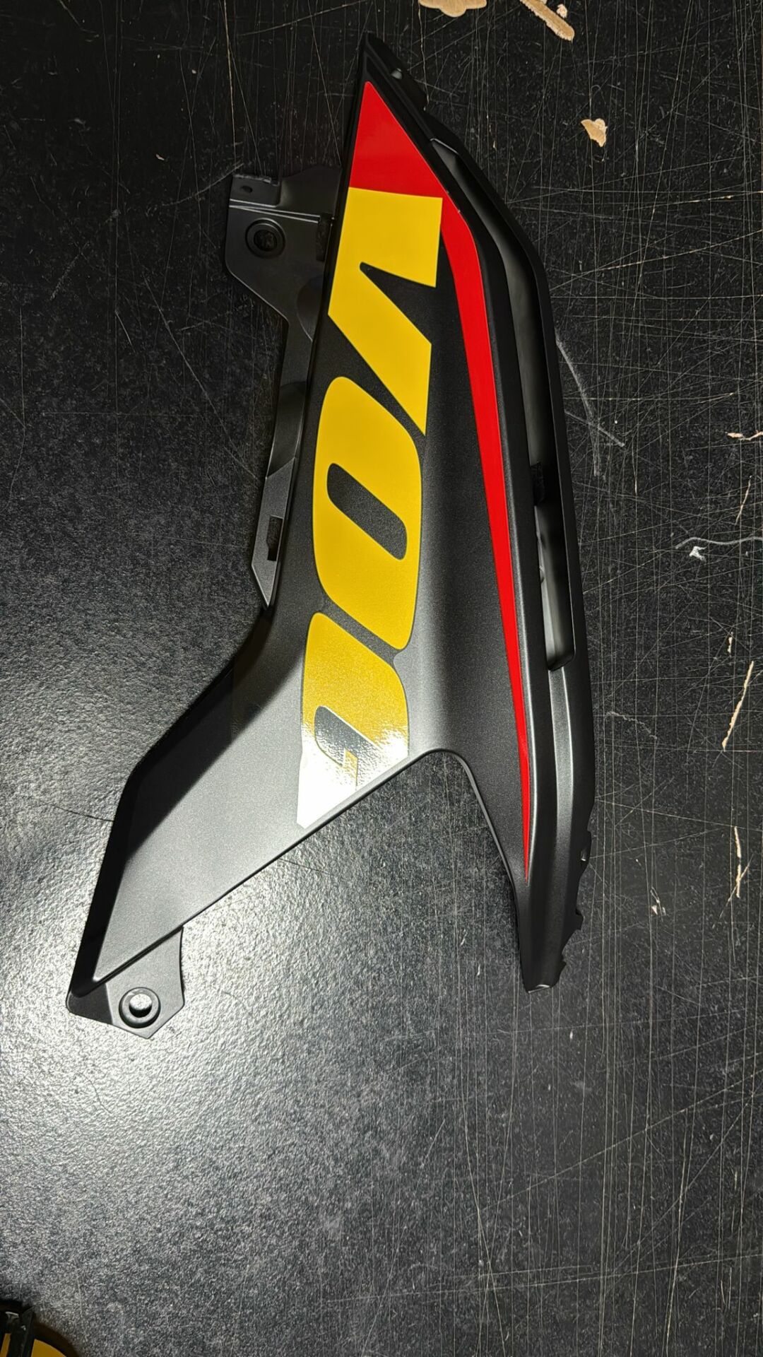 Voge R125 Dış Dizlik Sol Siyah