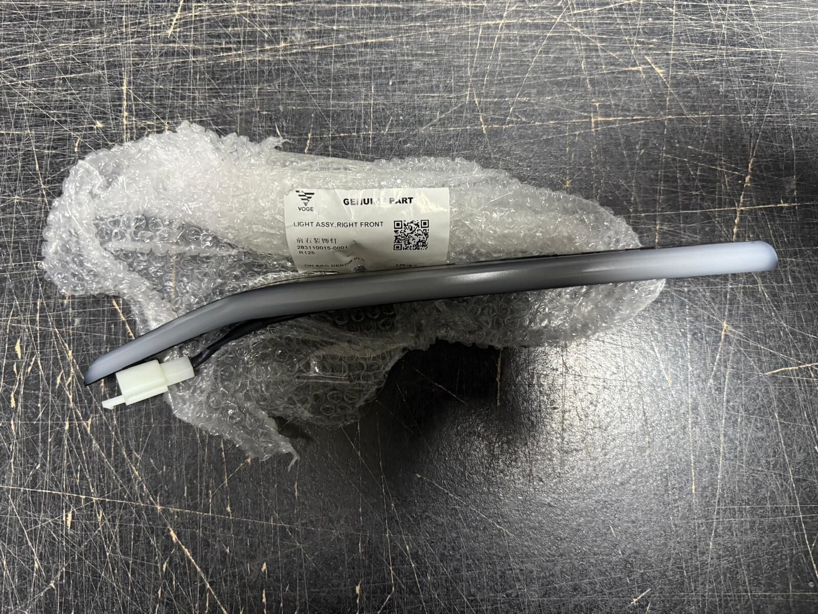 Voge R125 Yakıt Deposu Dekor Ledi Sağ