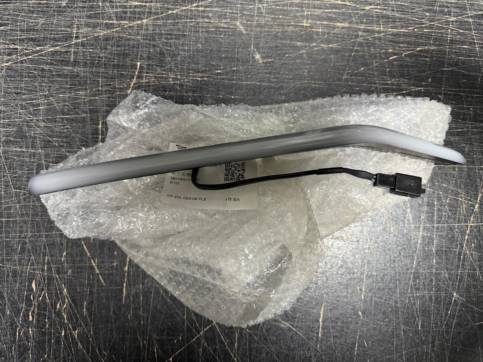 Voge R125 Yakıt Deposu Dekor Ledi Sol