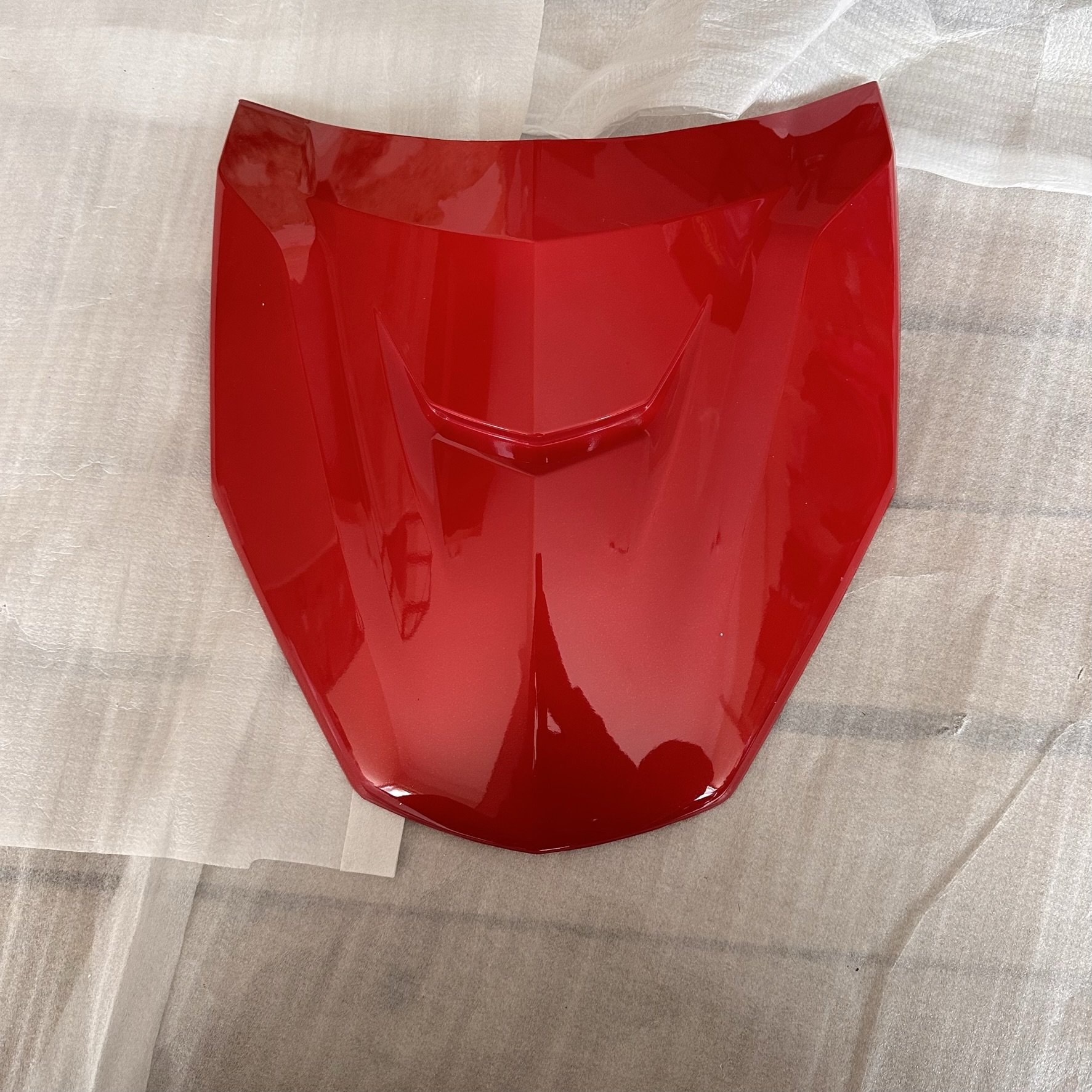 YUKİ BOSS ÖN ÜÇGEN PANEL KIRMIZI