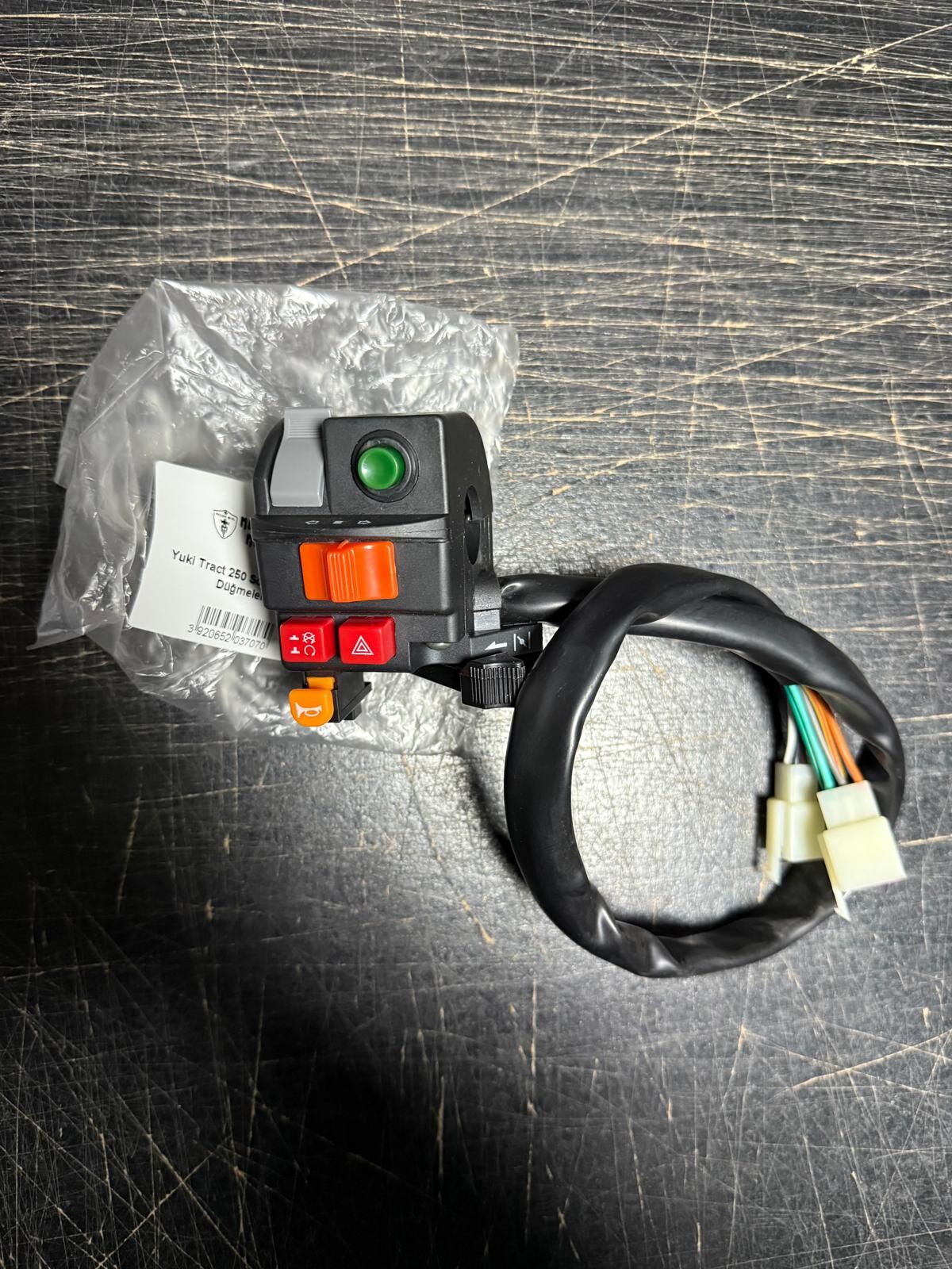 Yuki Tract 250 Sol Kumanda Düğmeleri