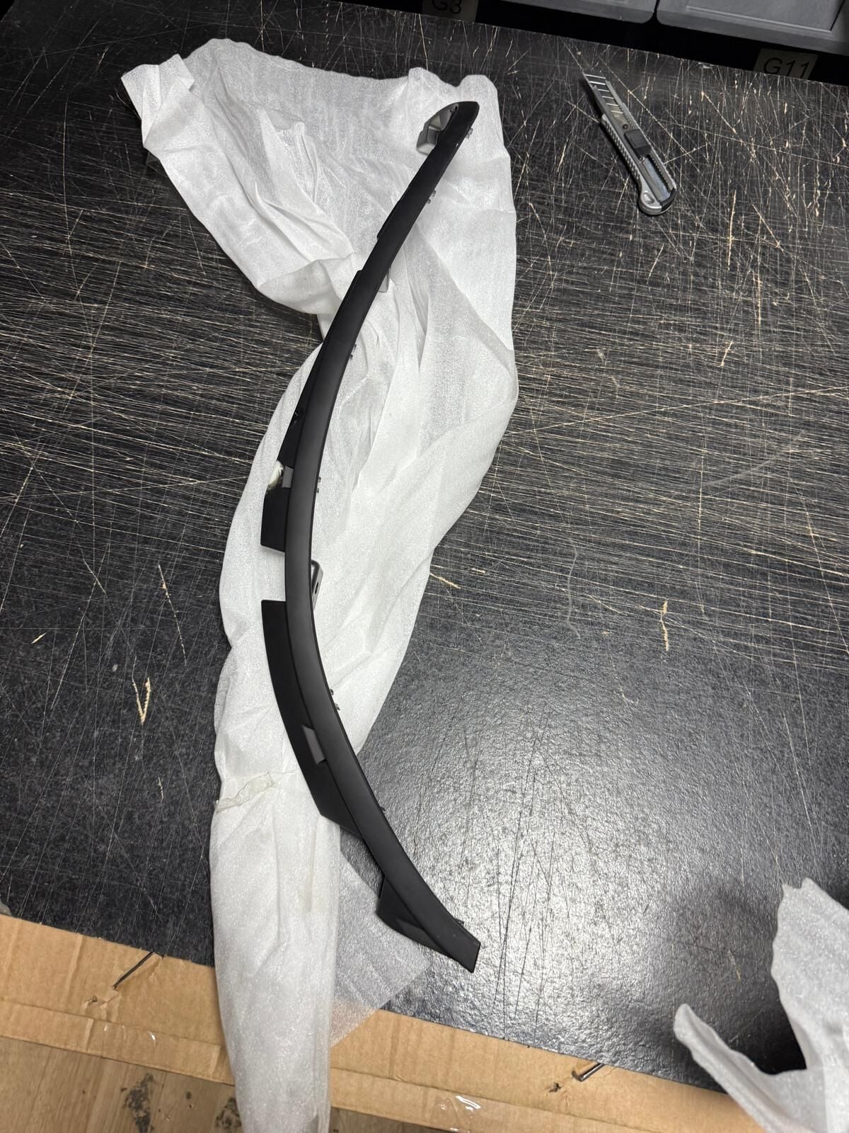 Yuki Bellini Ön Panel Çitası Siyah Sol